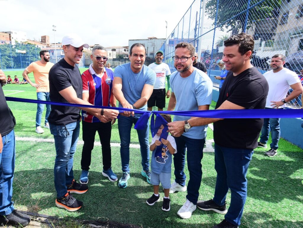 Prefeitura inaugura 77º campo de grama sintética em Salvador, desta vez na Estrada das Barreiras