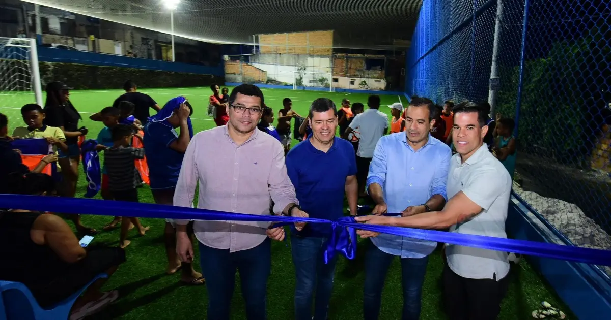 Prefeitura de Salvador entrega campo esportivo em Cajazeiras X e alcança 80 equipamentos inaugurados com grama sintética
