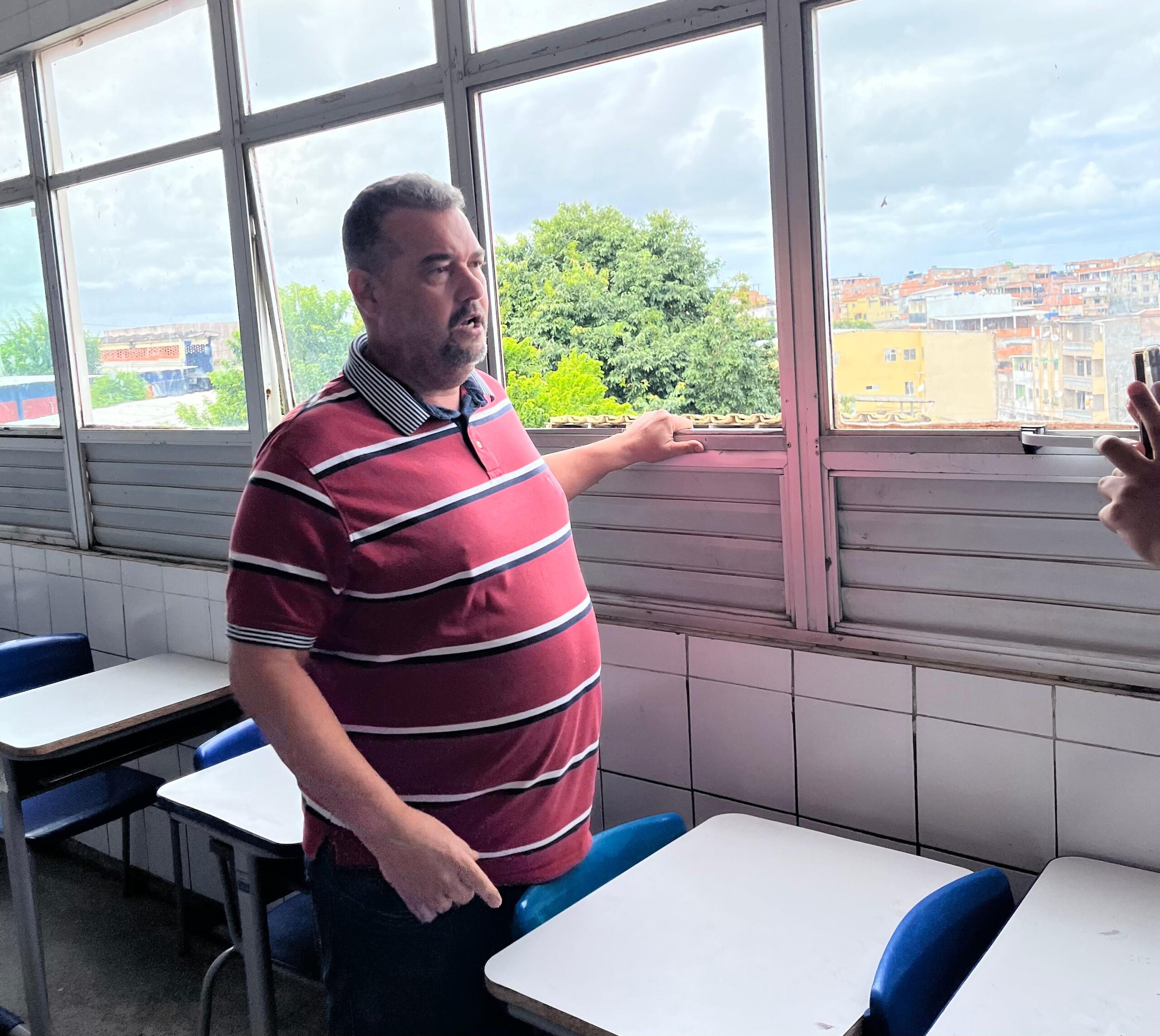 DESCASO NA EDUCAÇÃO PÚBLICA: VEREADOR GORDINHO DA FAVELA REALIZA VISTORIA EM ESCOLA ESTADUAL E ENCONTRA DIVERSAS IRREGULARIDADES
