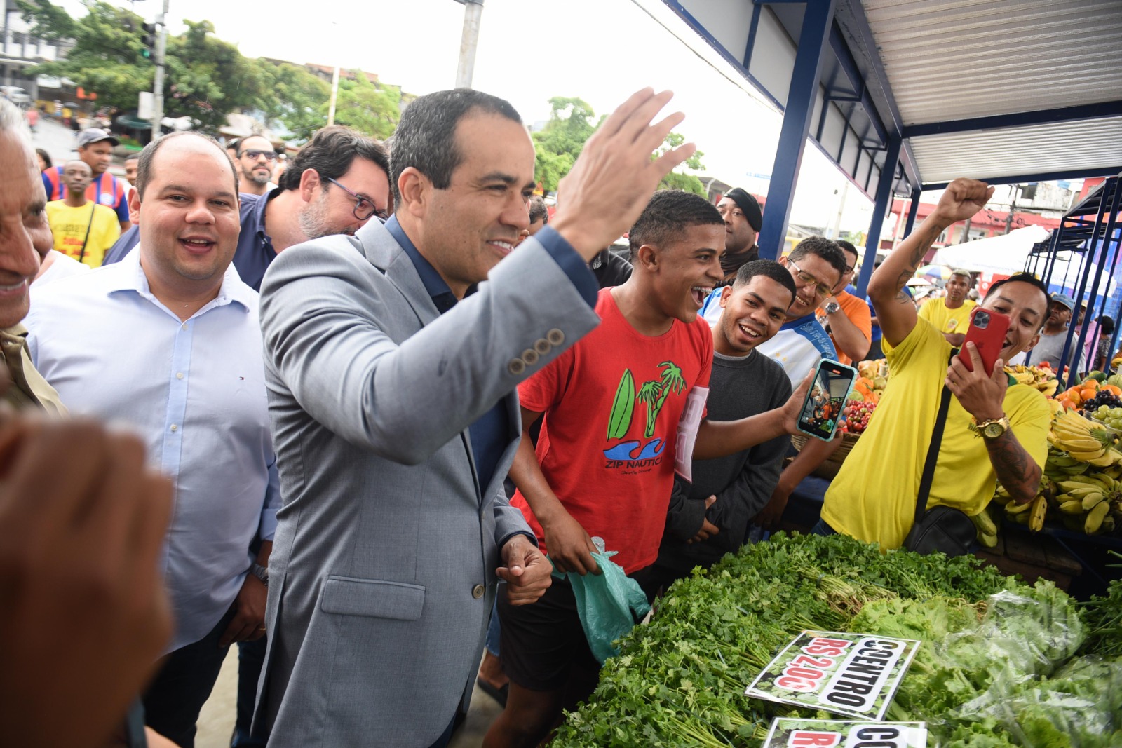 Prefeitura inaugura camelódromo com cobertura isotérmica para 30 ambulantes em Plataforma