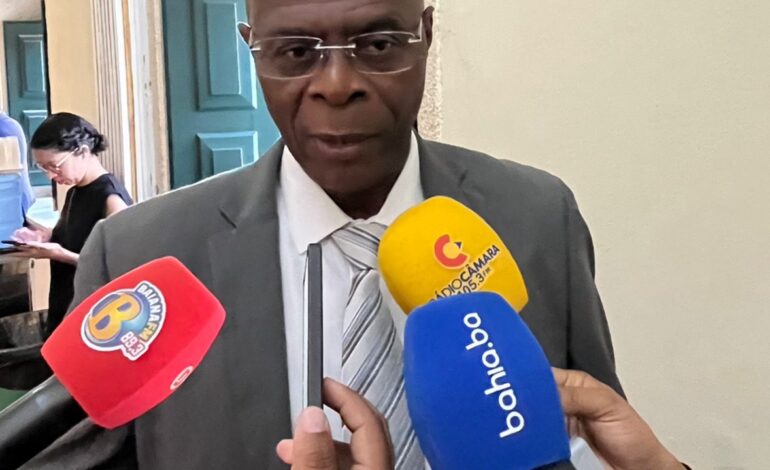 Vereador Hamilton Assis minimiza tensão na Câmara Municipal apesar de processo de cassação