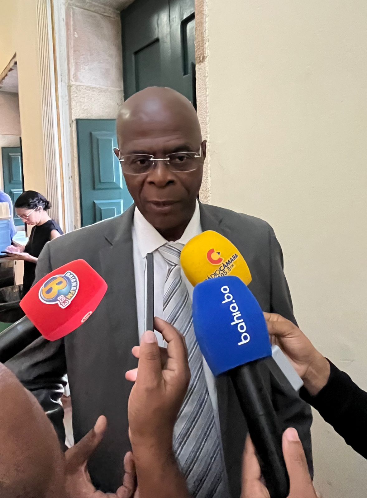 Vereador Hamilton Assis minimiza tensão na Câmara Municipal apesar de processo de cassação