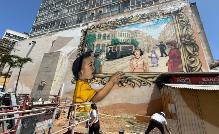 Rua Chile recebe intervenção artística com personagens icônicos do imaginário de Salvador
