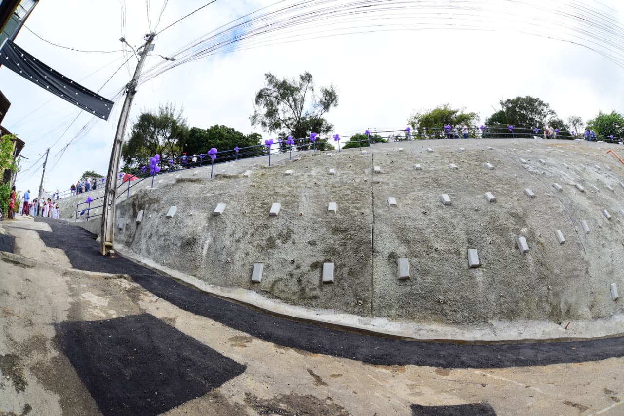 Com investimento de R$ 1,2 milhão, Prefeitura de Salvador entrega contenção de encosta em Granjas Rurais