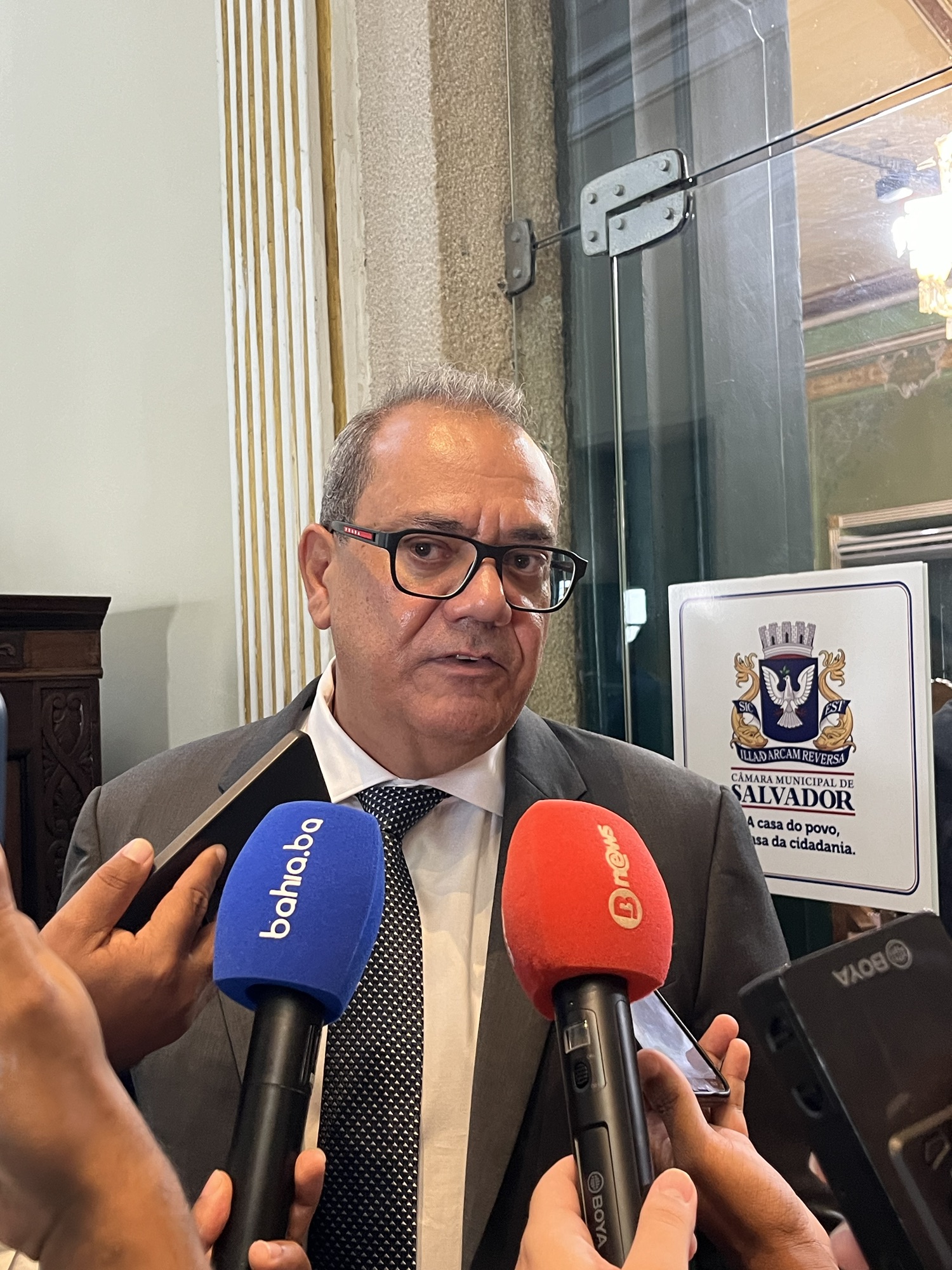 Carlos Muniz convoca Colégio de Líderes para definir calendário de votação